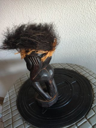 Figura de madera jamaicana