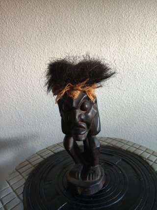 Figura de madera jamaicana