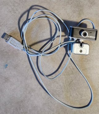 Webcam Pleomax USB Negra y Plateada