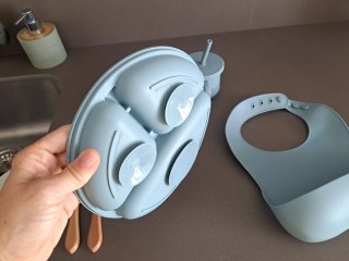 Vajilla Silicona Bebé Ventosa + Babero y cubiertos