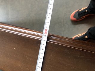 Escritorio de madera con tapa de piel verde