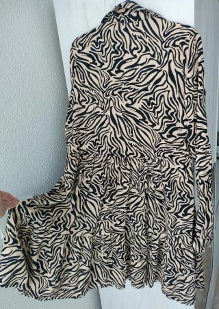 Vestido Stradivarius manga larga estampado cebra