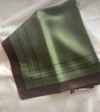 Pañuelo Seda DKNY Verde y Marrón Sin Usar