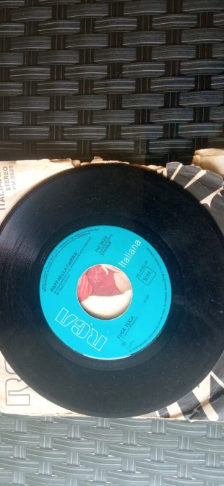 Raffaella Carrà - Italiana / Vi Dirò, La Verità 7