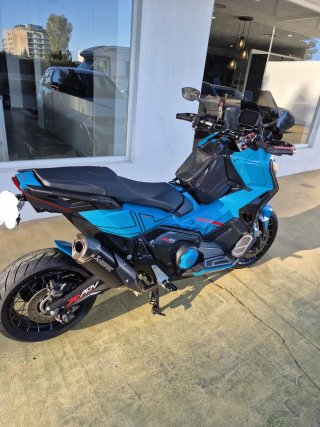 Honda X-ADV 750 azul automática