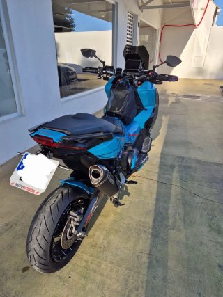 Honda X-ADV 750 azul automática