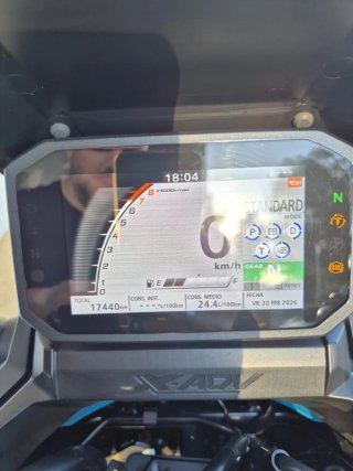 Honda X-ADV 750 azul automática