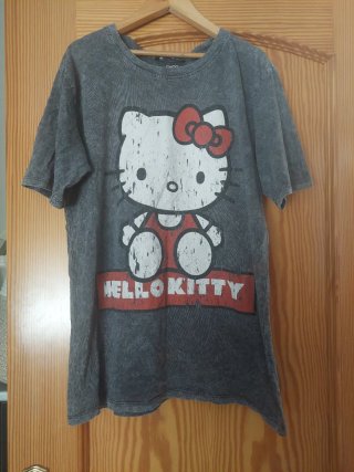 Camiseta Hello Kitty gris y roja