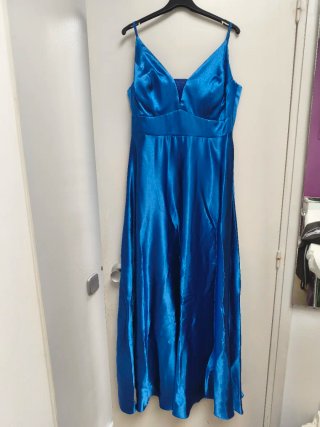 Vestido de fiesta azul satinado