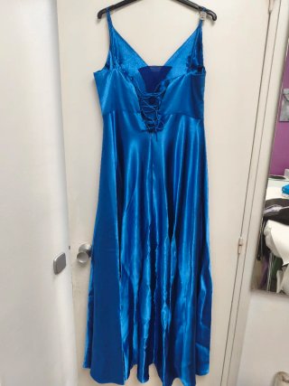 Vestido de fiesta azul satinado