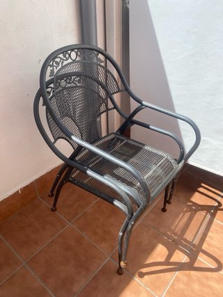 Mesa redonda de hierro/cristal, 4 sillas de hierro