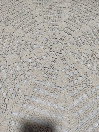 Mantel redondo crochet beige hecho a mano
