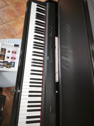 Teclado Yamaha P-125 Piano Mesa Pared