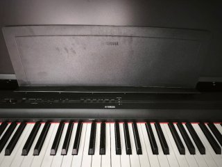 Teclado Yamaha P-125 Piano Mesa Pared