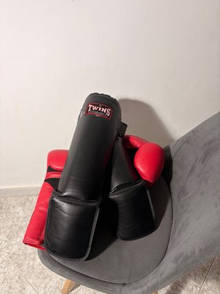 Guantes y protectores Muay Thai Top King y Twins
