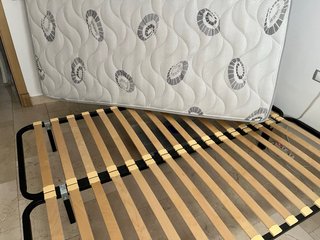 Cama 135cm con somier y mesillas