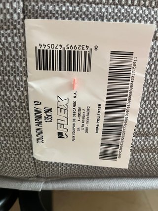 Cama 135cm con somier y mesillas