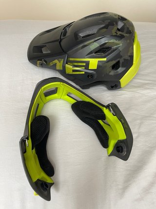 Casco Met Parachute MCR Talla L