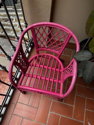 Silla exterior rosa con cojín