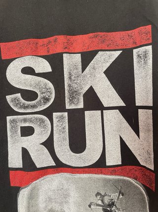 Camiseta UP Negra Talla XL Estampado Ski Run