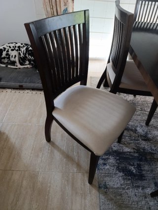Mesa de comedor y 6 sillas de madera