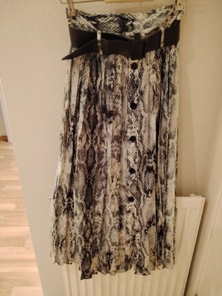 Falda midi Zara plisada serpiente talla XS