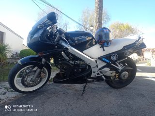 Honda VFR 750 F Negra y Dorada