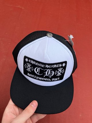 Gorra Trucker Chrome Hearts Blanca y Negra