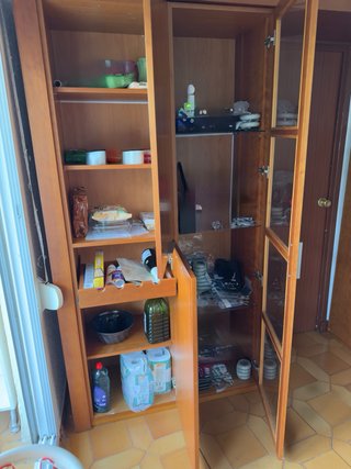 Mueble TV salón con vitrina madera y cristal