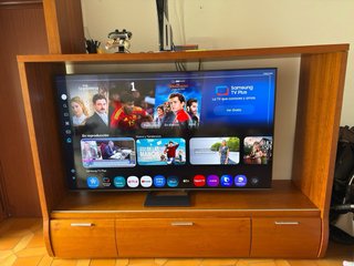Mueble TV salón con vitrina madera y cristal
