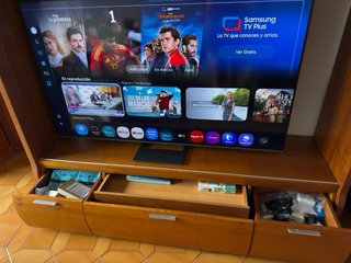 Mueble TV salón con vitrina madera y cristal