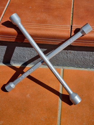 Llave de cruz para ruedas Parkside