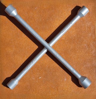 Llave de cruz para ruedas Parkside