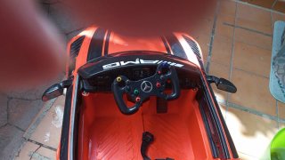 Urge!! Coche eléctrico infantil AMG