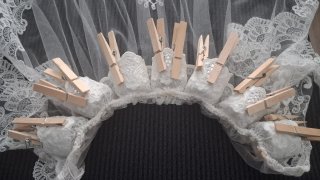 Abito da sposa alicantina con pizzo bianco