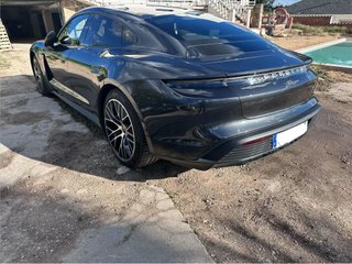 Porsche Taycan -