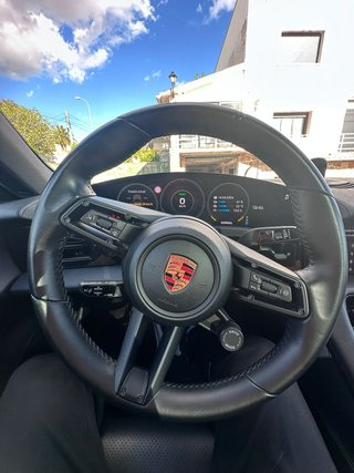 Porsche Taycan -