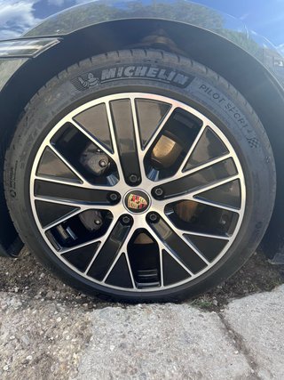 Porsche Taycan -