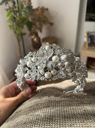 Tiara corona novia plata y perlas
