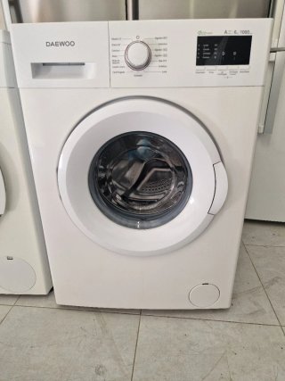 Lavadora carga frontal marca Daewoo 6kg 1000 rpm.