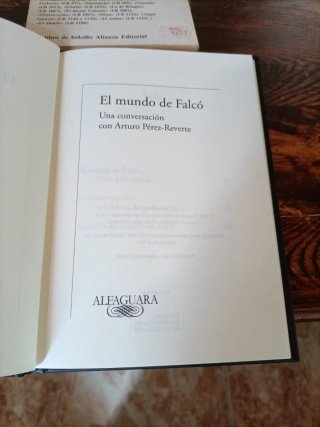 Libro de lectura de bolsillo  El Mundo de Falcón