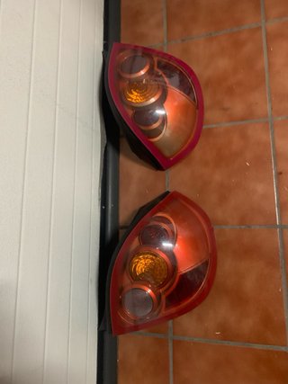Pilotos Traseros Nissan Almera N16