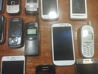Lote 25 móviles LG, Motorola, Nokia, Samsung