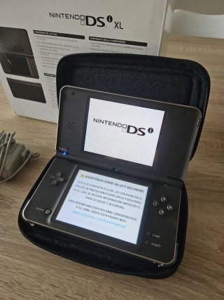 Nintendo DS XL + Funda Oficial Marron