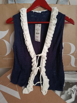 Chaleco Zara punto con volantes