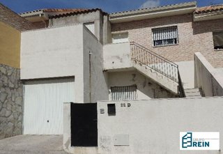 Casa adosada en venta en Yeles