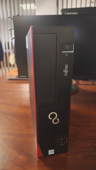 Fujitsu ESPRIMO PC (sin RAM ni HDD)