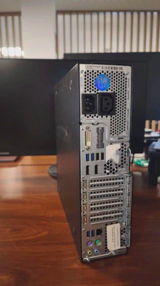 Fujitsu ESPRIMO PC (sin RAM ni HDD)
