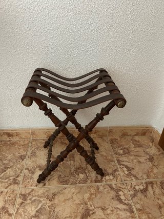 Taburete antiguo madera y piel restaurado
