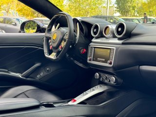 FERRARI California 2+2 plazas